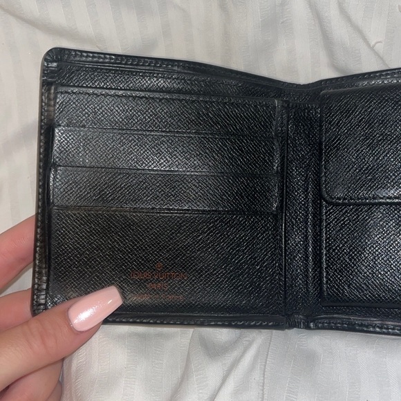 ♌️ SALE 🖤 Louis Vuitton Epi Leather Bifold Wallet - Picture 4 of 13